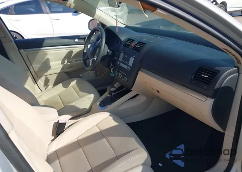 2010 Volkswagen Jetta Limited Edition z USA, uszkodzony, nr VIN 3VWRZ7AJ1AM158646